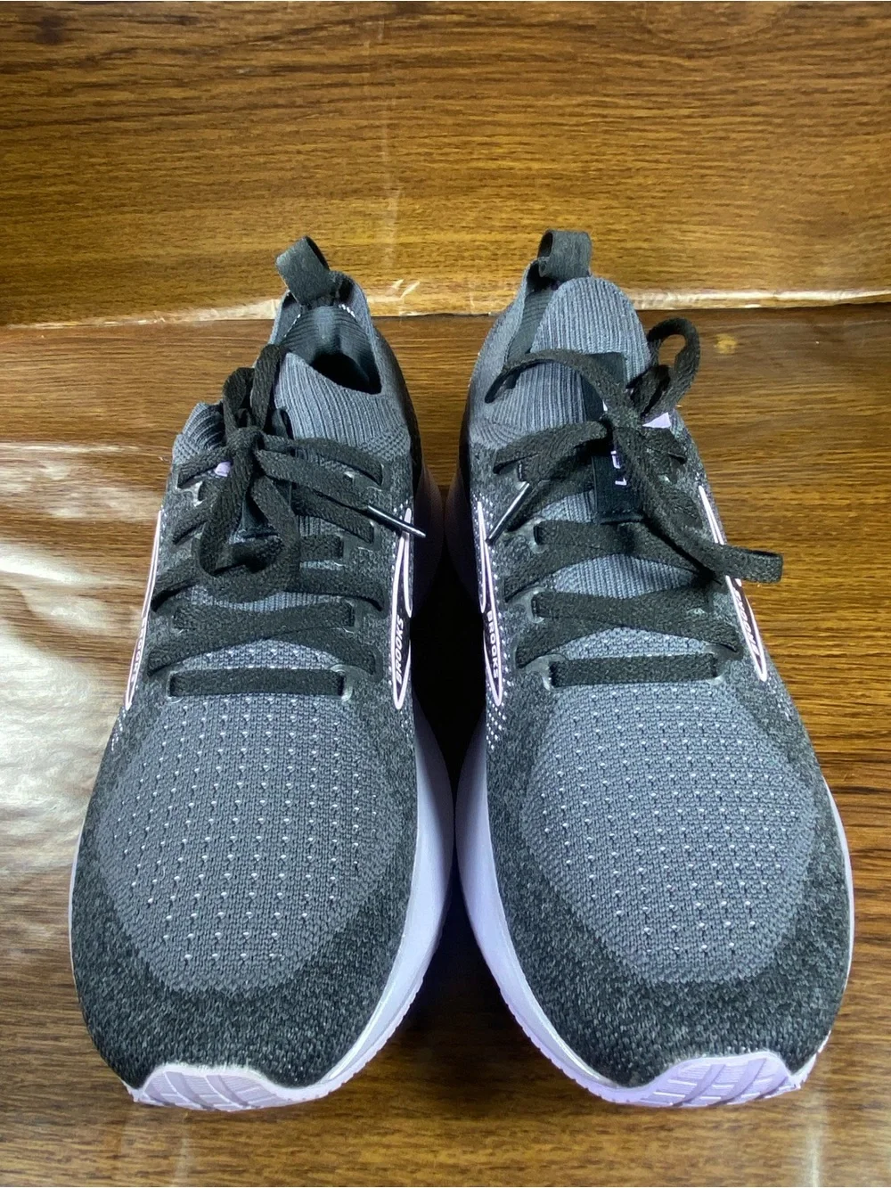 Brooks Levitate stealth fit 5 women’s shoe size 6.5